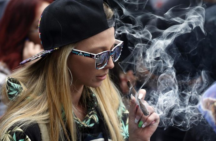Hightimes.com: 42 procent dospělých Američanů užívá Cannabis