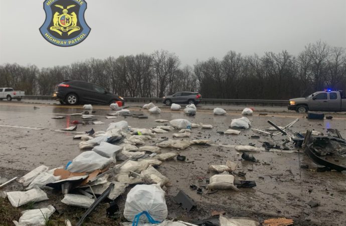 USA – Okolo 225kg konopí se v Missouri vysypalo na dálnici