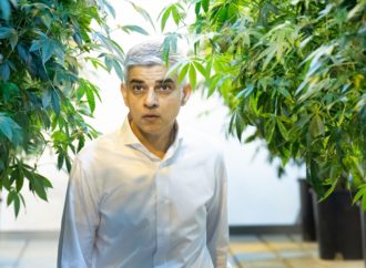 Za plány na legalizaci konopí se londýnský starosta Sadiqa Khan ocitl pod palbou kritiky (Galerie)