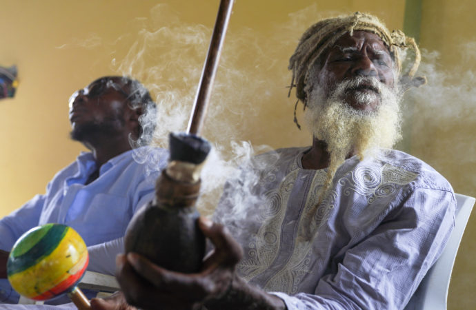 Antigua a Barbuda legalizují pro rastafariánské svátostné použití marihuanu