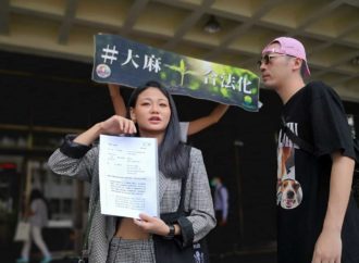 Tchajwan bojuje! : Demonstranti vyzvali ministerstvo spravedlnosti k jednání o marihuaně (Zoe Lee)