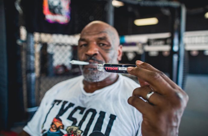 Benzigna.com: Mike Tyson naléhá na prezidenta Bidena, aby „jednou provždy ukončil prohibici konopí“