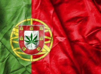 Businessofcannabis.com: Portugalské úřady pro léčebný Cannabis schvalují od roku 2021 první nové tři přípravky